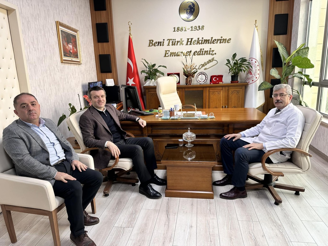Eski Dışişleri Bakan Yardımcısı Yavuz Selim Kıran, Ünye Devlet Hastanesi’ni Ziyaret Etti