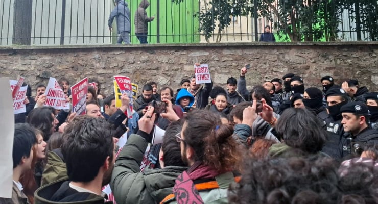 İstanbul'da Öğrenciler'den Protesto!