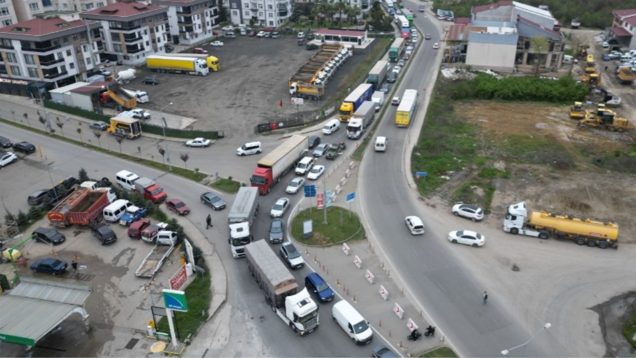 Melet Köprüsü'nde Asfalt Çalışması Trafiği Kilitledi, Ulaşım Ağı Aksıyor