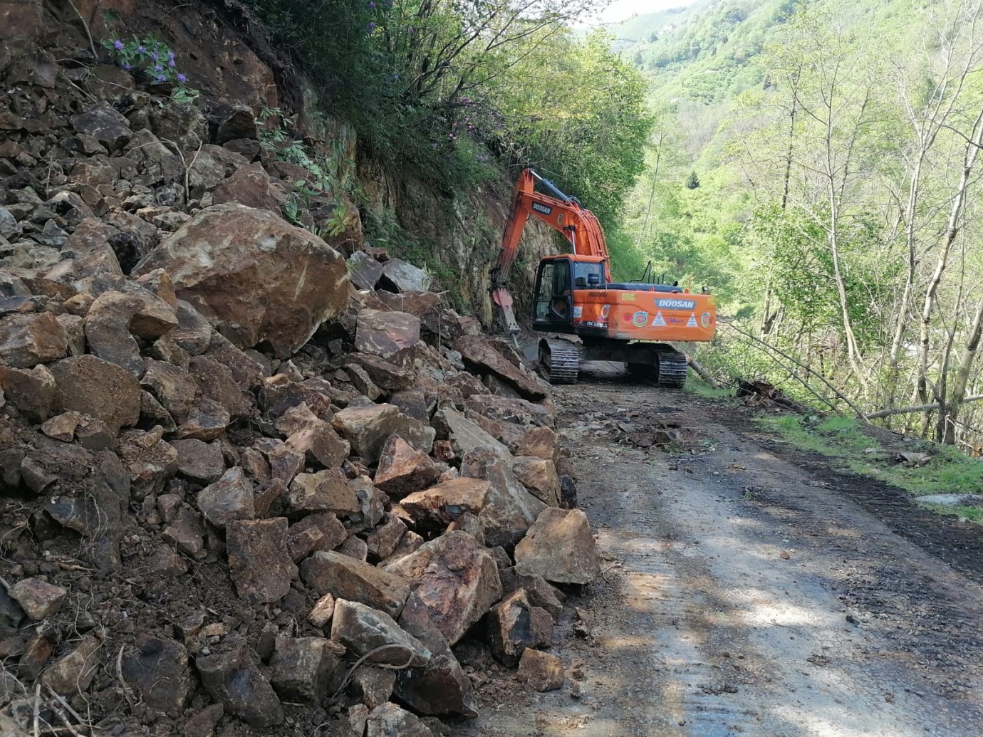 Kabadüz Yeşilada Mahallesi’nde 3 Kilometrelik Yol Genişletme Çalışması Başladı