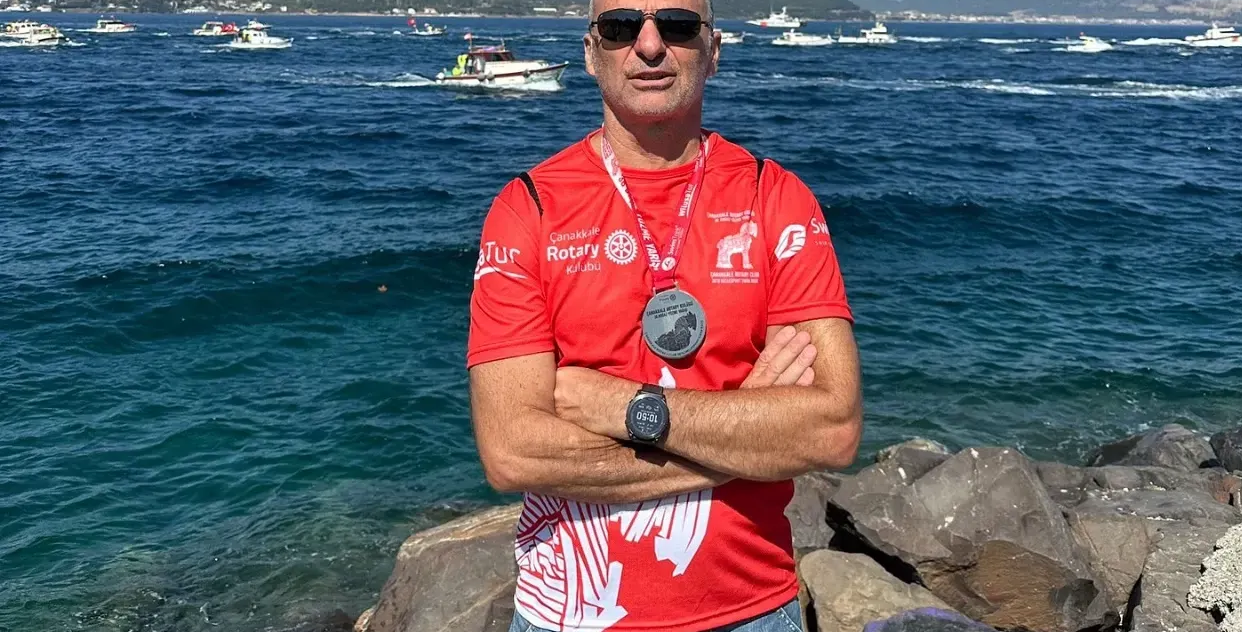 Fatsalı Sporcu Cem Eroğlu, Çanakkale Boğazı’nı Yüzerek Geçti