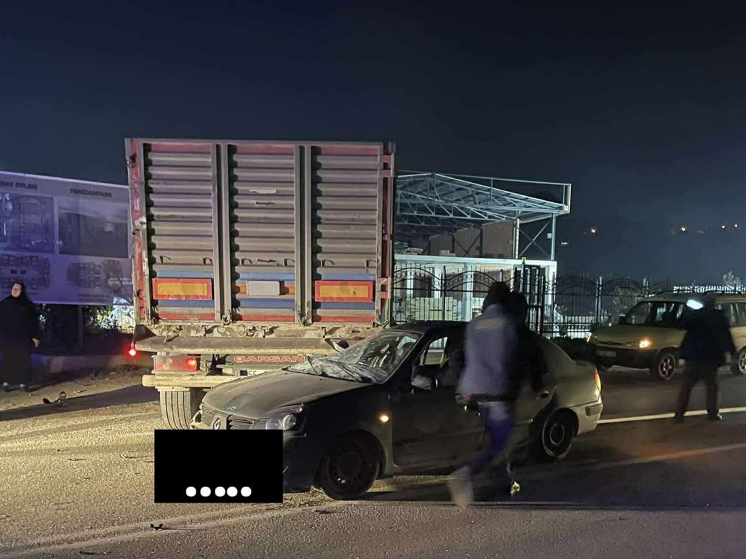 Çatalpınar–Aybastı Yolunda Korkutan Kaza: Otomobil Kamyonla Çarpıştı