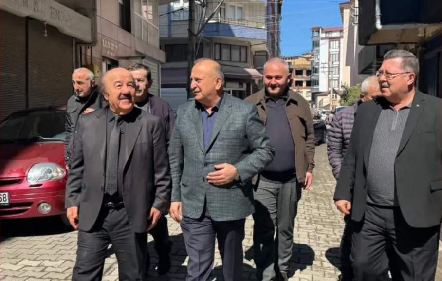 Başkan Tavlı Mahallelerde İncelemelerde Bulundu Vatandaşlarla Bir Araya Geldi