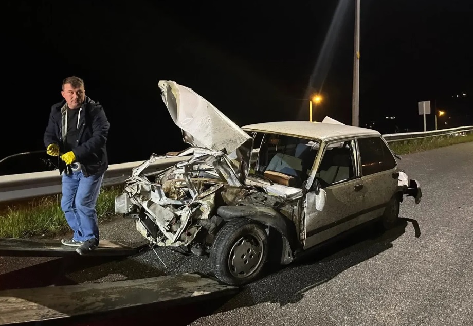 Fatsa’da Virajı Alamayan Otomobil Tarlaya Uçtu: 2 Kişi Yaralandı