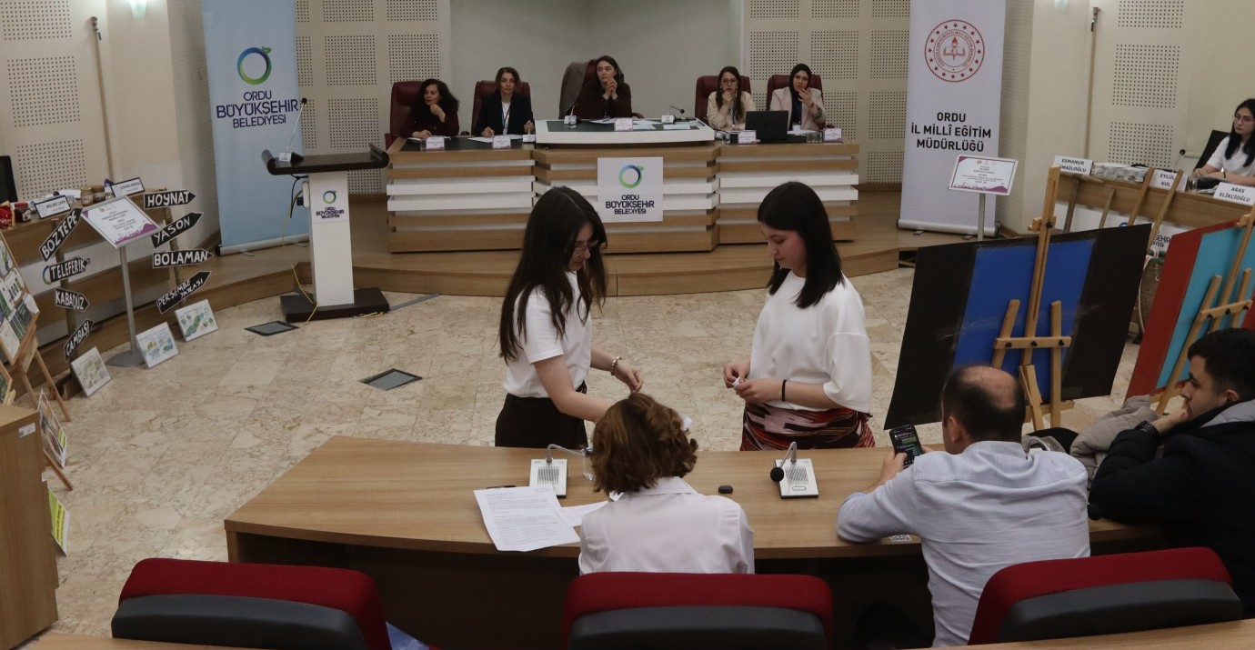 Fikirlerini En İyi Savunan Gençler Finale Yükseldi