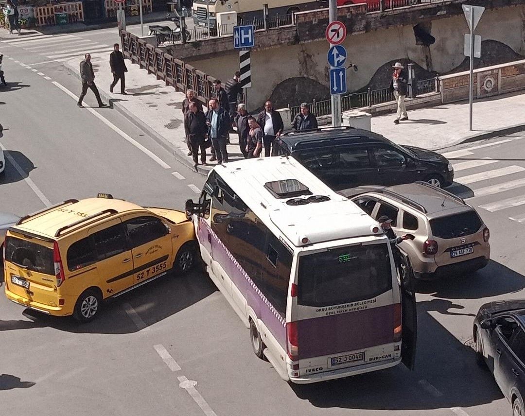 Bülbül Deresi Köprüsü’nde Yine Kaza: Endişeler Artıyor