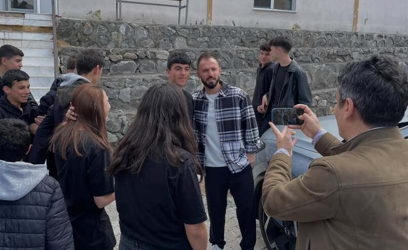 Emre Çolak Memleketi Mesudiye’de Öğrencilerle Buluştu