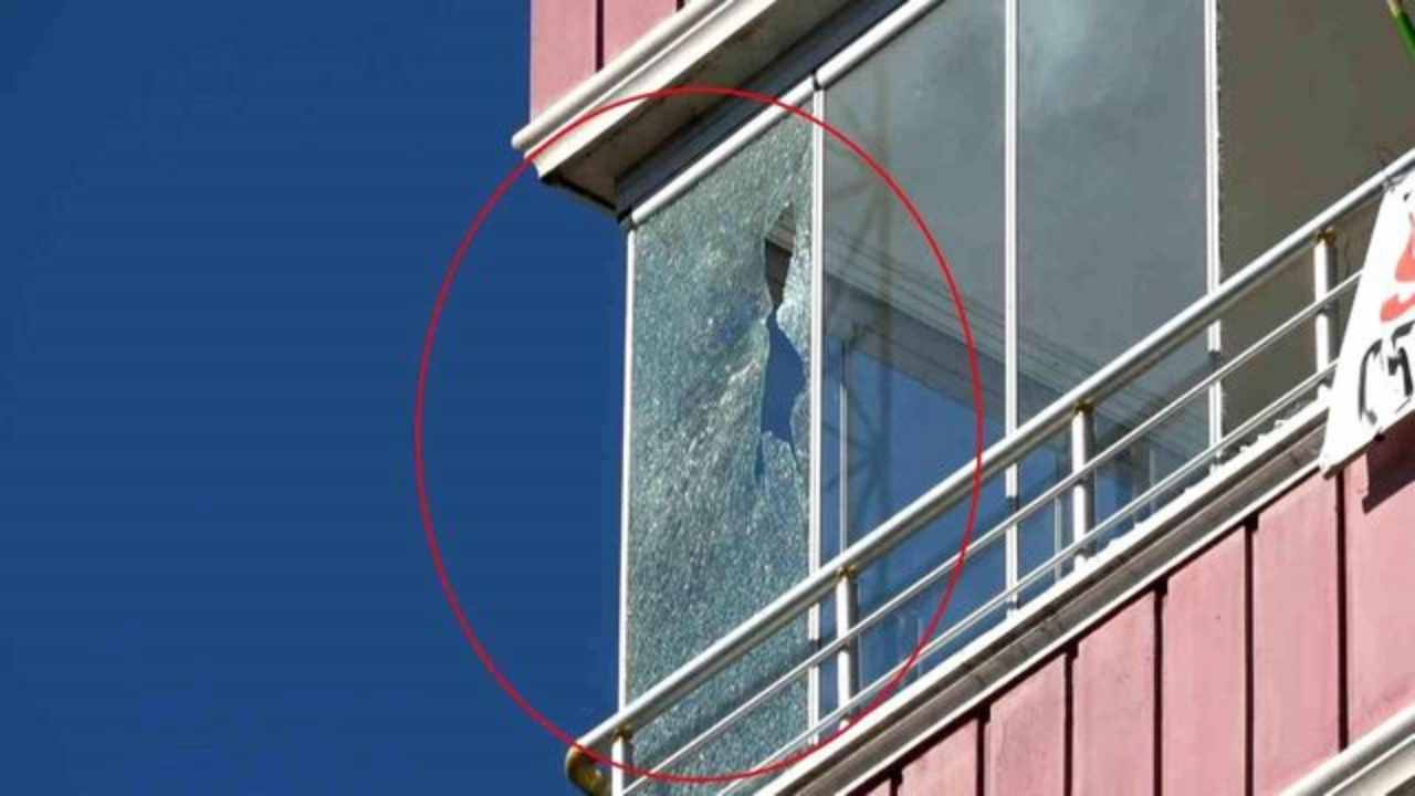 Samsun’da Sokak Ortasına İHA Düştü: Mahalle Gürültüyle Uyandı, Evlerde Hasar Oluştu