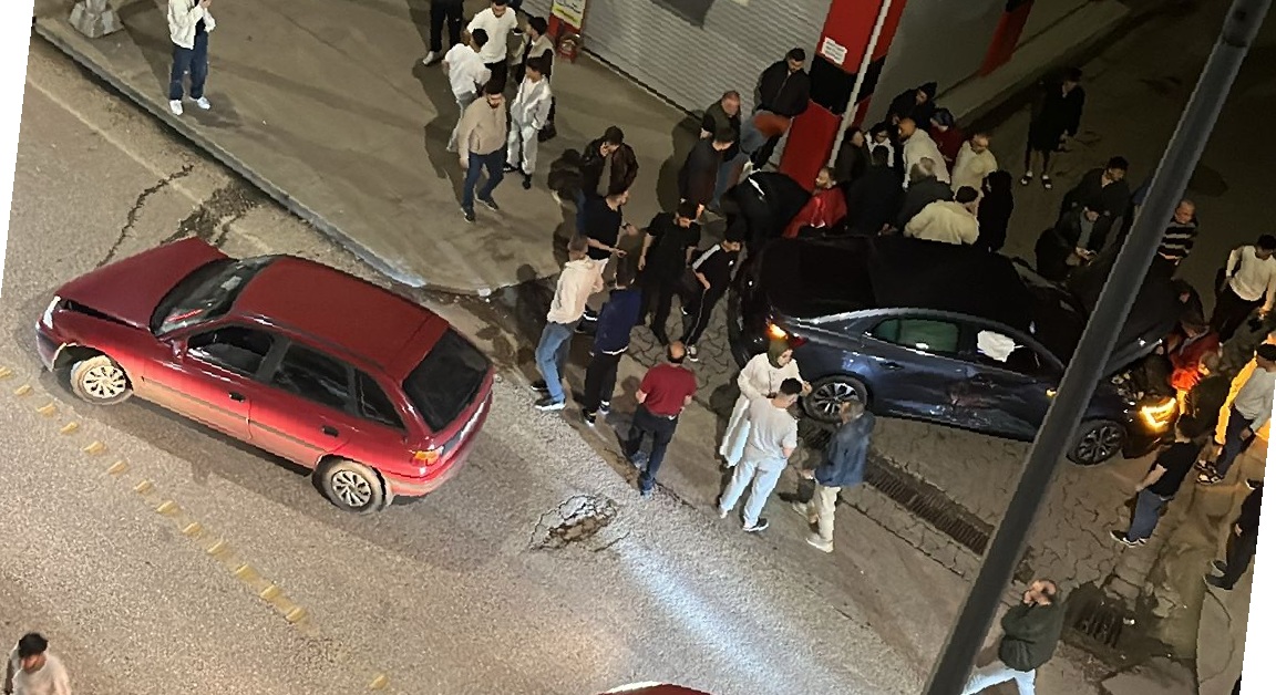 Ünye’de Kavşakta Kaza: İki Otomobil Çarpıştı, 3 Kişi Yaralandı