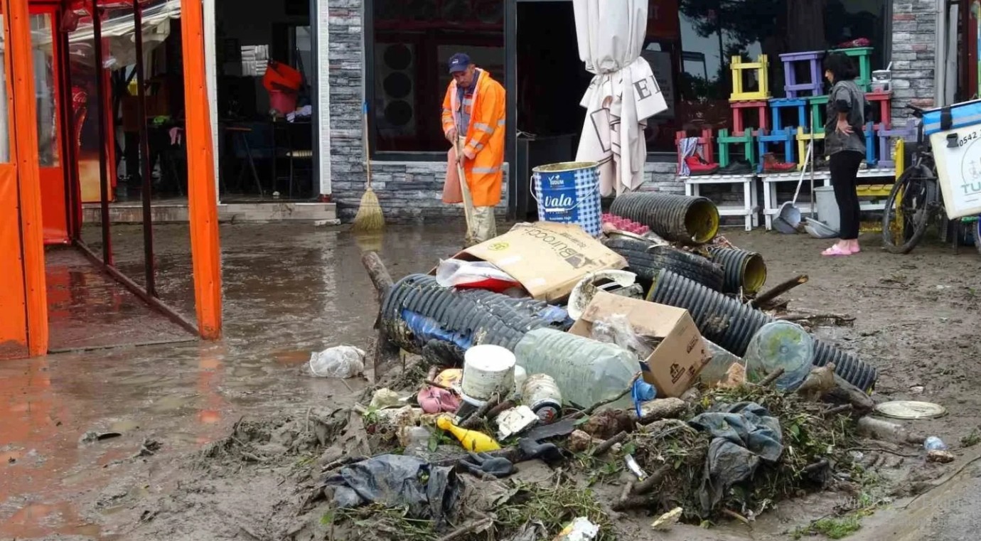 Ordu’da Sağanak Hayatı Olumsuz Etkiledi: İş Yerlerini Su Bastı