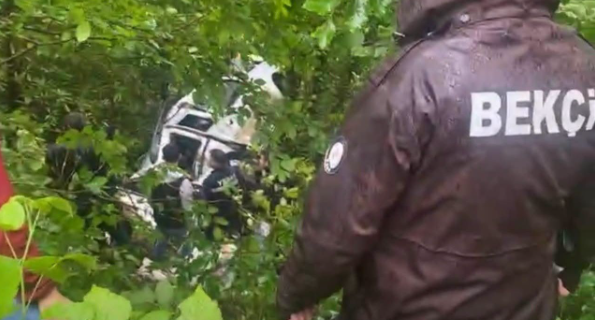 Ordu’da Kontrolden Çıkan Otomobil 40 Metrelik Uçuruma Yuvarlandı 5 Kişi Yaralandı