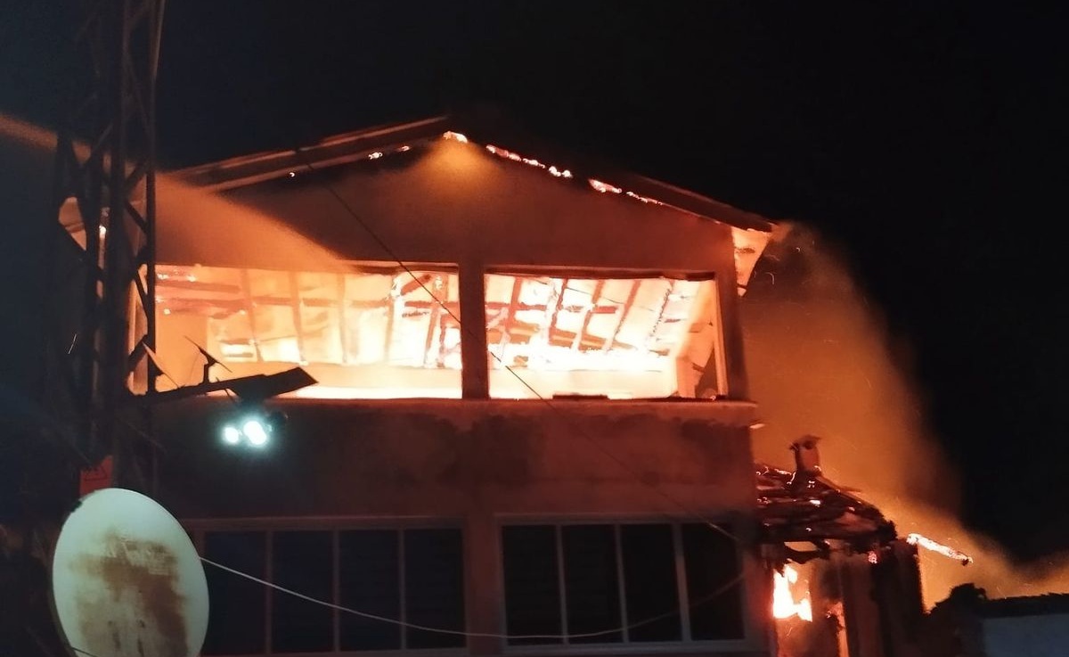 Korgan Yaylası’nda Gece Yangını: 3 Ev Kullanılamaz Hale Geldi