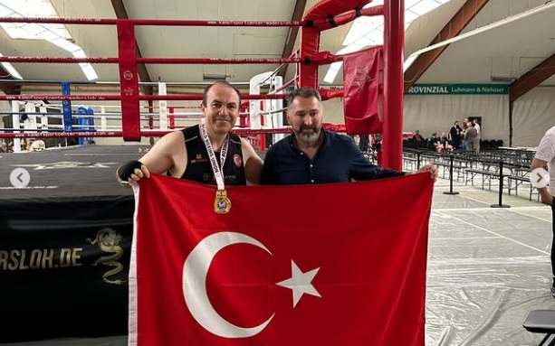 Mustafa Genç 23 Yıl Sonra Ringe Döndü, Almanya’da Dünya Şampiyonu Oldu