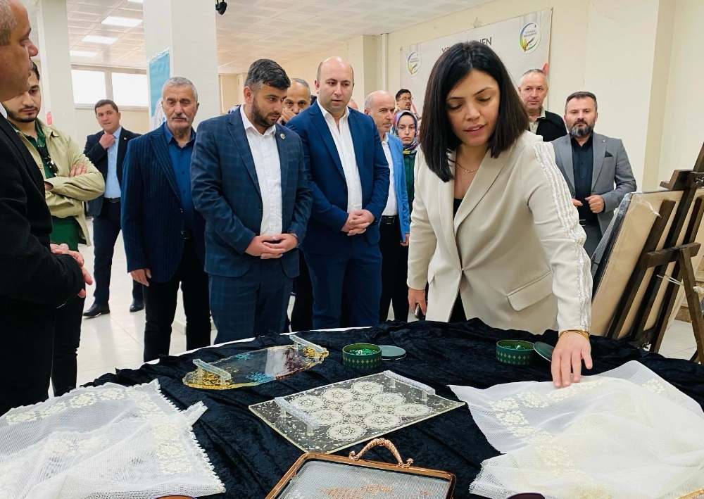 Çaybaşı’nda Kursiyerlerden El Emeği Sergisi Büyük İlgi Gördü