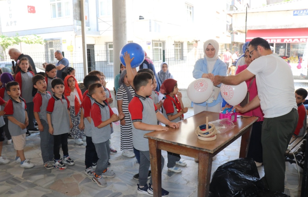 Ünye’de ÇEDES Şenliği: Çocuklar Hem Eğlendi Hem Değerler Eğitimi Aldı