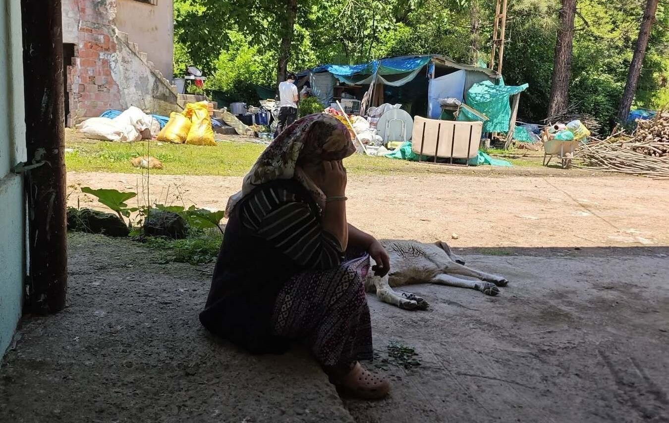 Yıllardır Yaşadığı Lojman Boşaltıldı, Destek Çağrısı Geldi