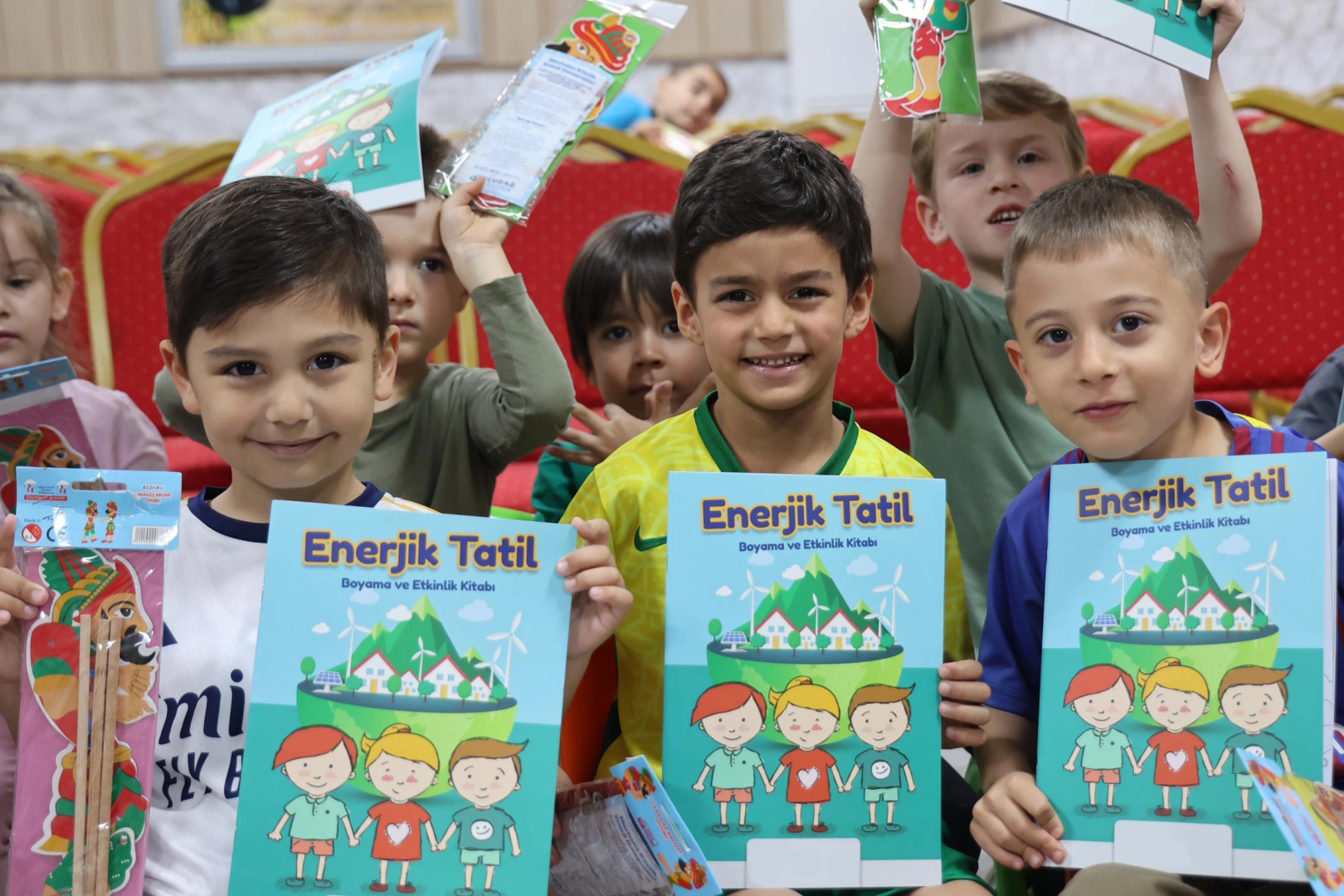 Uludağ Enerji, &Prime;Enerjini Geleceğe Taşı&Prime; projesiyle 70 bin öğrenciye ulaştı