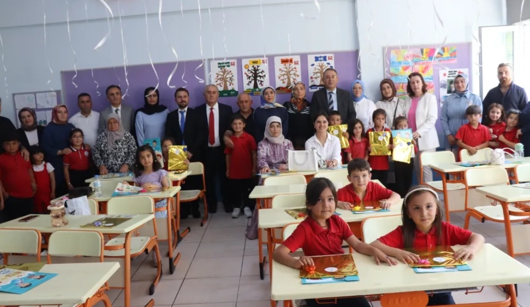 Ünye'de 25 Bin Öğrenci Karne Heyecanı Yaşadı