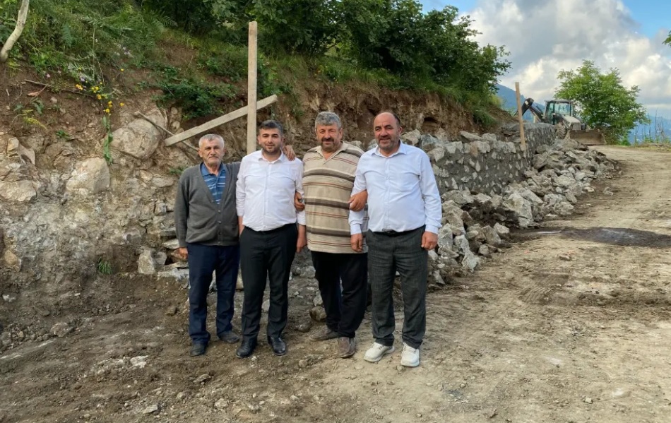 Çaybaşı'nda Yol Ve İstinat Duvarı Çalışmaları Sürüyor