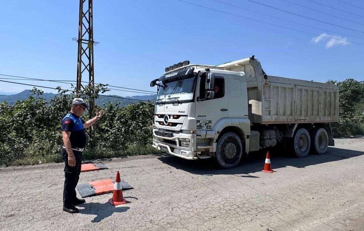 Ordu'da Ağır Tonajlı Araçlara Sıkı Denetim: 11 Sürücüye Ceza