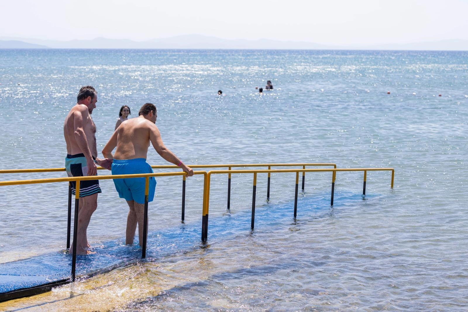 İzmir’de Engelsiz Plaj Keyfi: Denize Ulaşım Kolaylaşıyor