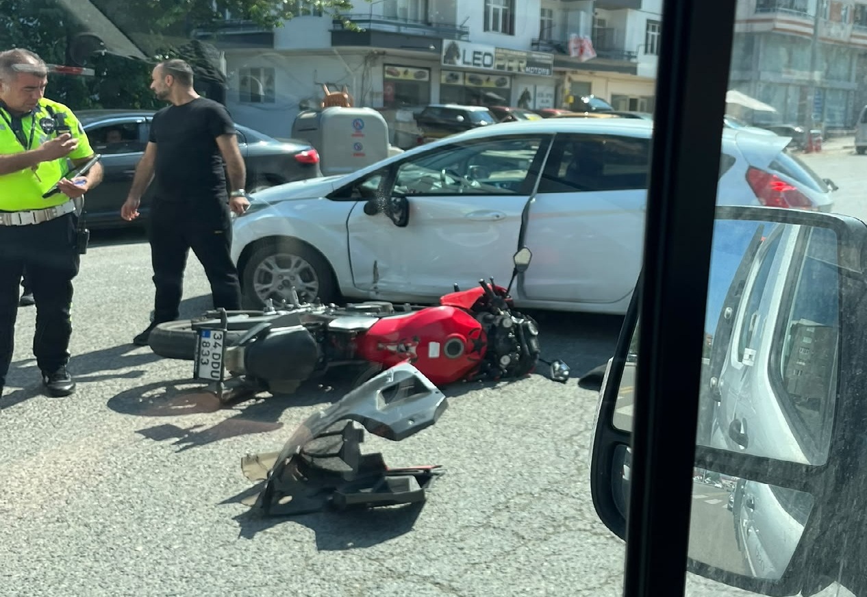 Ünye Akkuş-Niksar Caddesi’nde Maddi Hasarlı Kaza