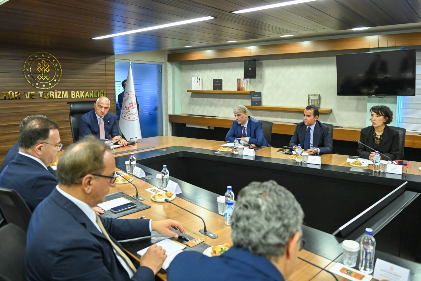 Bakan Ersoy, hizmet ihracatında yeni hedefleri değerlendirdi