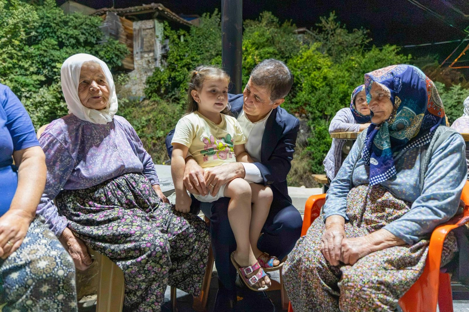 Cemil Tugay’dan Beydağ’da Sürpriz Mahalle Ziyareti