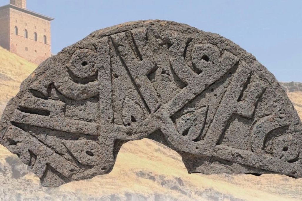 Selçuklu taşında ‘Hz. Muhammed’ ismi 6 kez yer aldı... Ani’de tarihi keşif!