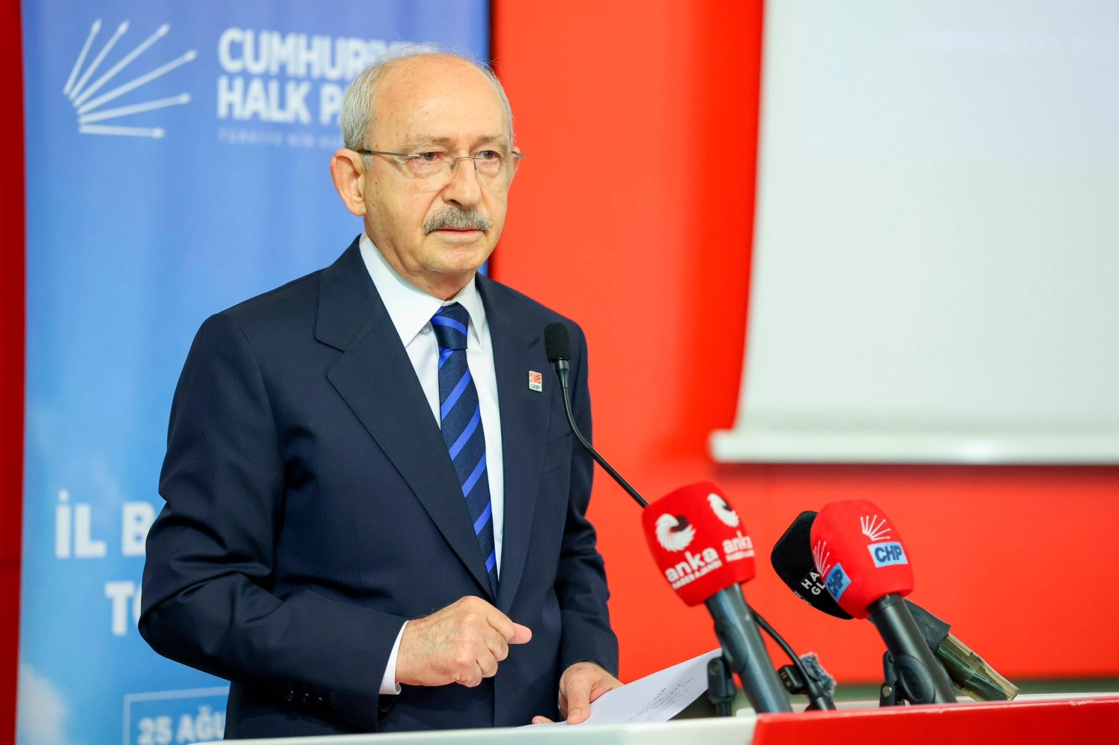 CHP'de İl Başkanları toplandı... Kılıçdaroğlu: Partiden ayrılanlarla tartışmaya girmeyin, sorunlara odaklanın