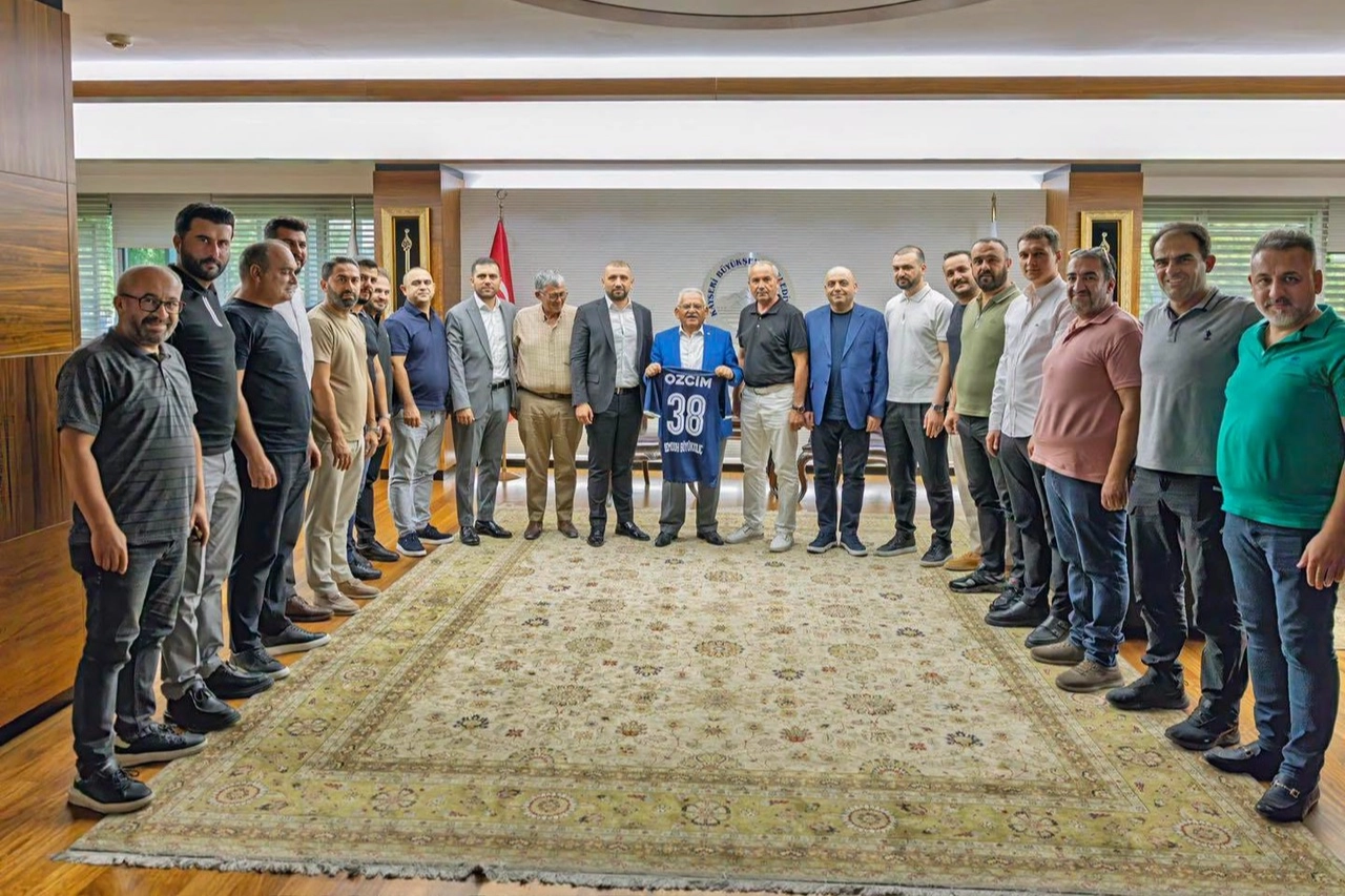Erciyes 38 FK'dan Başkan Memduh Büyükkılıç'a ziyaret
