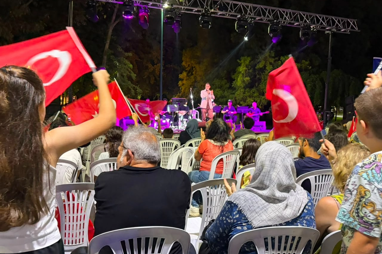 Bursa Kültürpark’ta zafer türküleri yankılandı