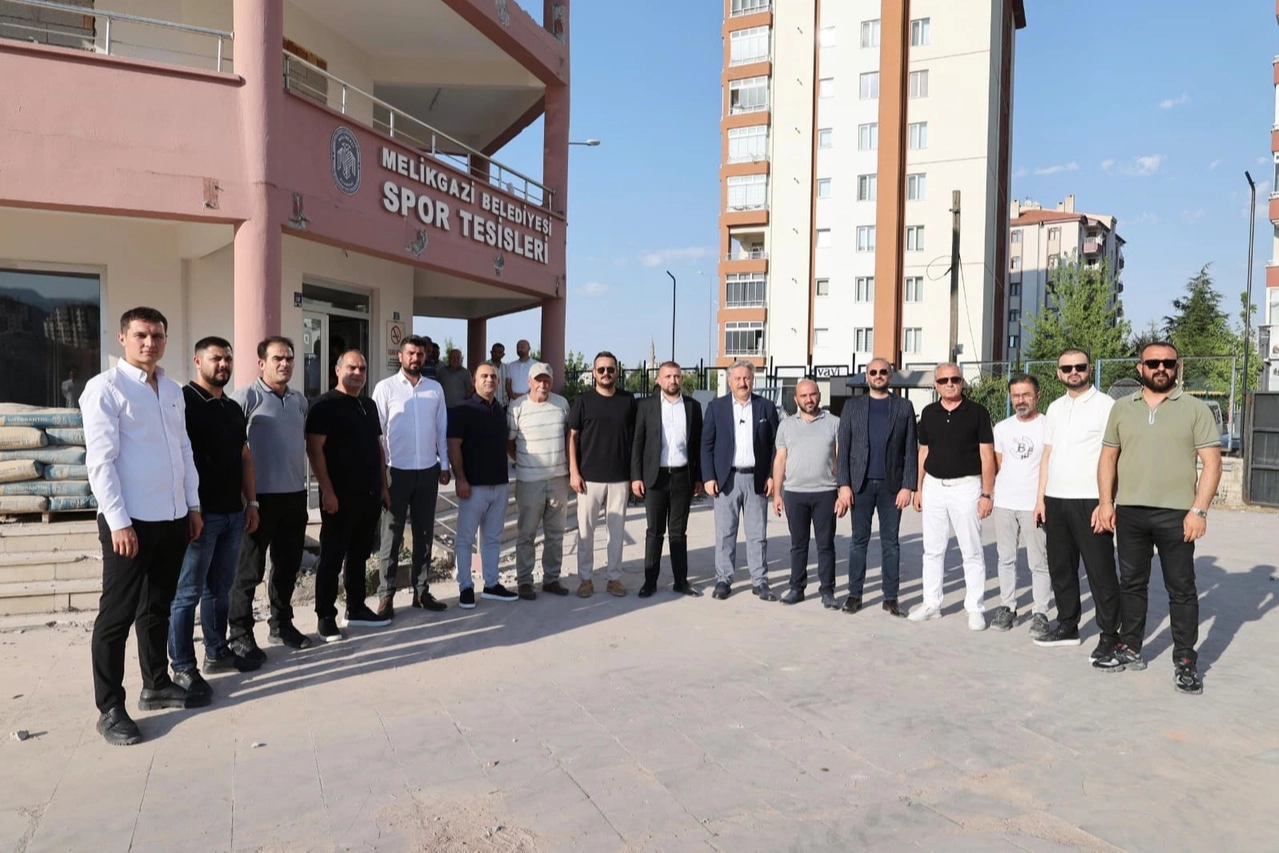 Kayseri Melikgazi Belediyesi'nden spor tesisine yeni çehre