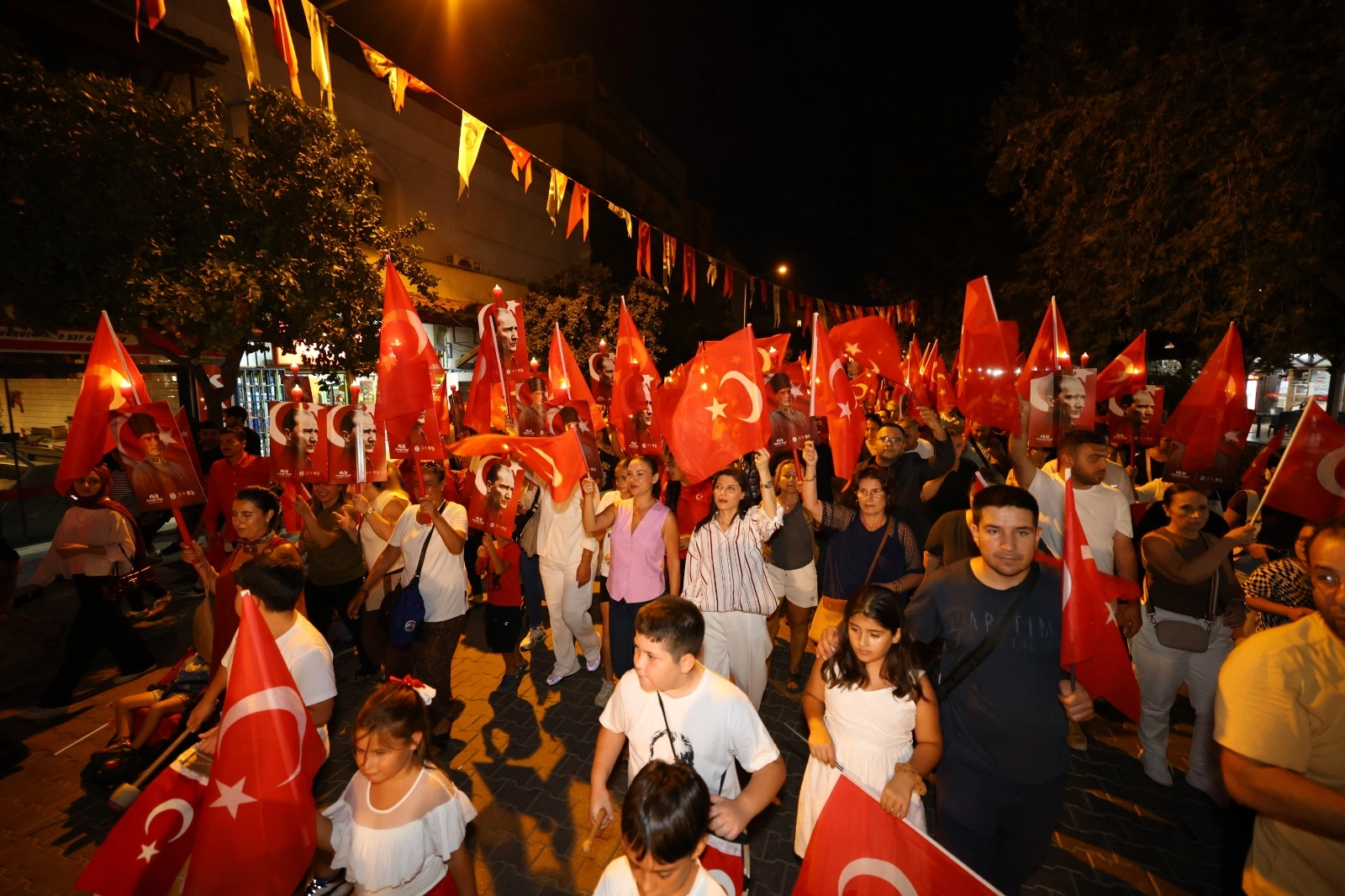 İzmir Efes Selçuk’ta Zafer Bayramı coşkusu