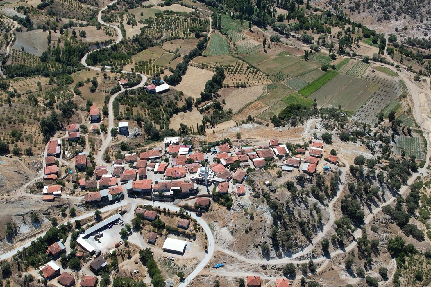 Demirci’de ulaşımı güçlendiren 45 kilometrelik çalışma