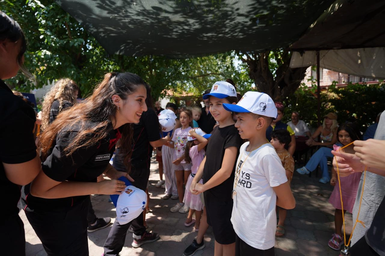 Muğla Büyükşehir yangından etkilenen çocukların yanında