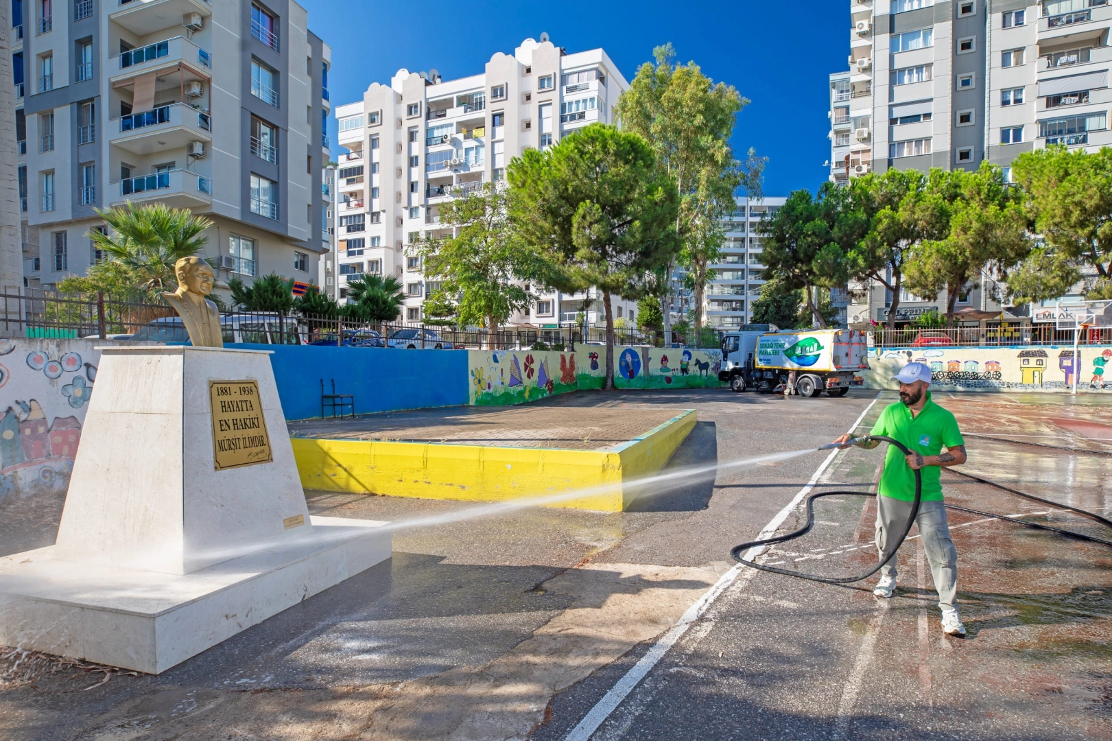 İzmir Narlıdere’de okullar yeni döneme hazırlanıyor
