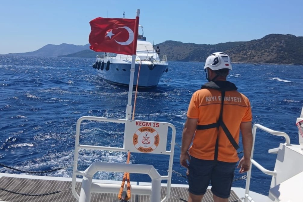 Fethiye açıklarında arızalanan tekne kurtarıldı