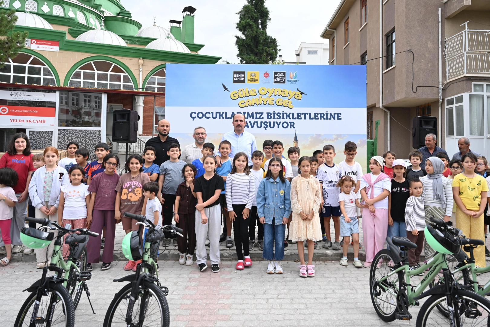 Konya'da çocuklar bisikletlerine 'güle oynaya' kavuşuyor