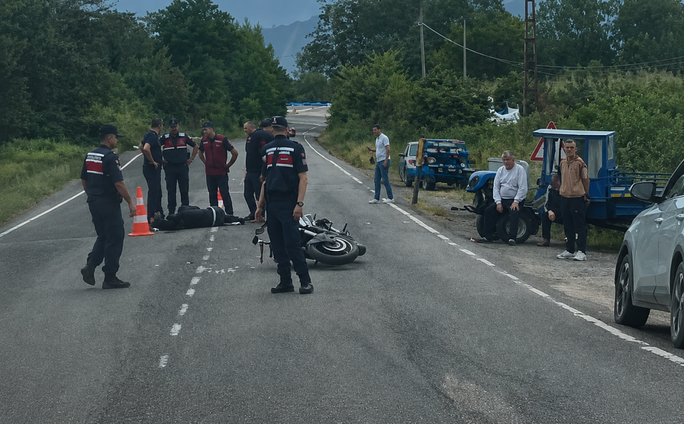 Tekkiraz’da Motosiklet Kazası: Sürücü Yaralandı