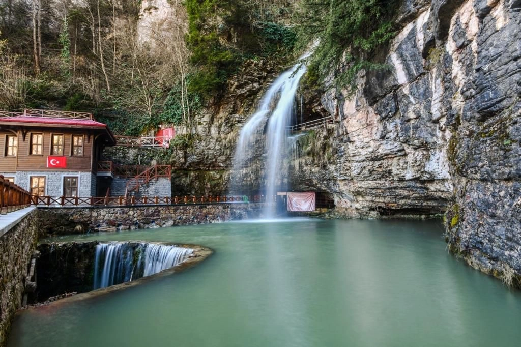 Trabzon’un turizm merkezleri ziyaretçi akınına uğruyor