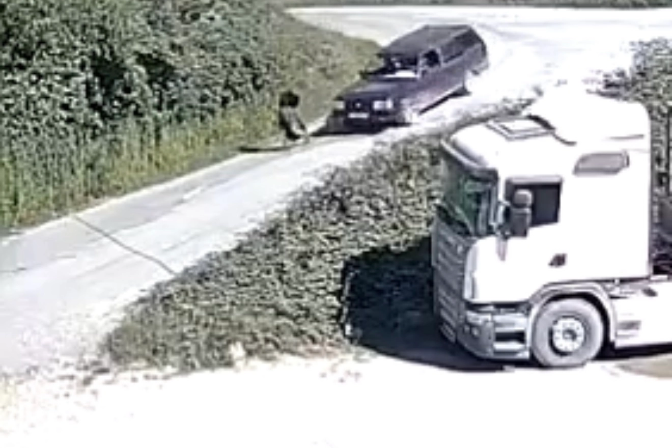 Düzce Yığılca’da otomobilin çarptığı kadın yere savruldu