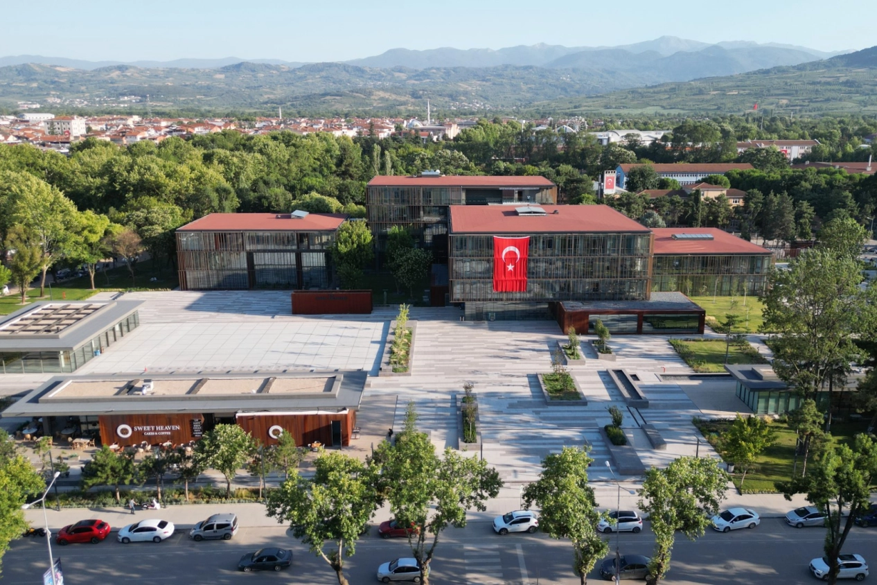 Bursa İnegöl'den bin 650 öğrenciye 3,3 milyon TL’lik kırtasiye desteği