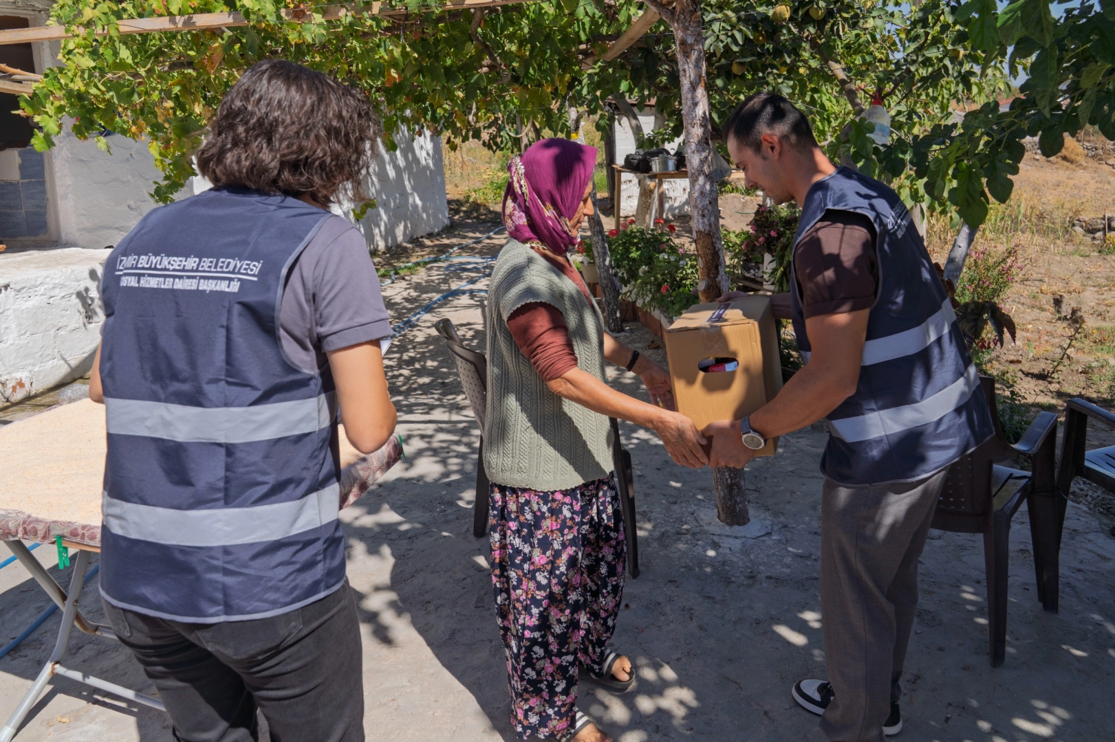 İzmir’de sosyal destek için çalınmadık kapı kalmayacak