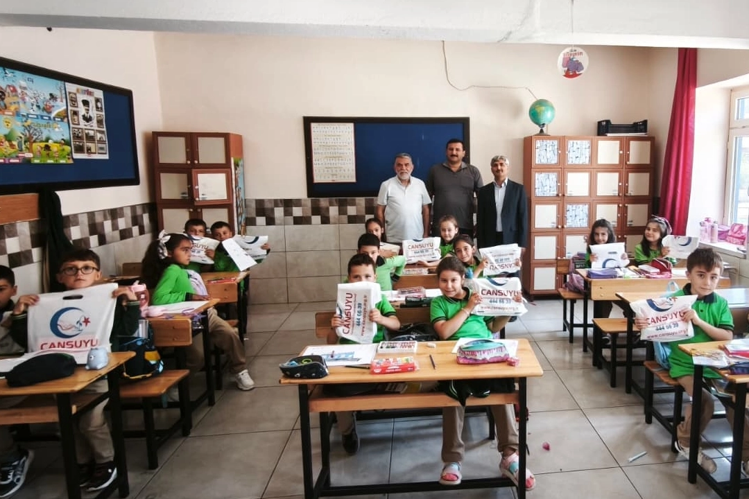 Cansuyu Derneği’nden Konya’da 2 bin 100 öğrenciye kırtasiye desteği