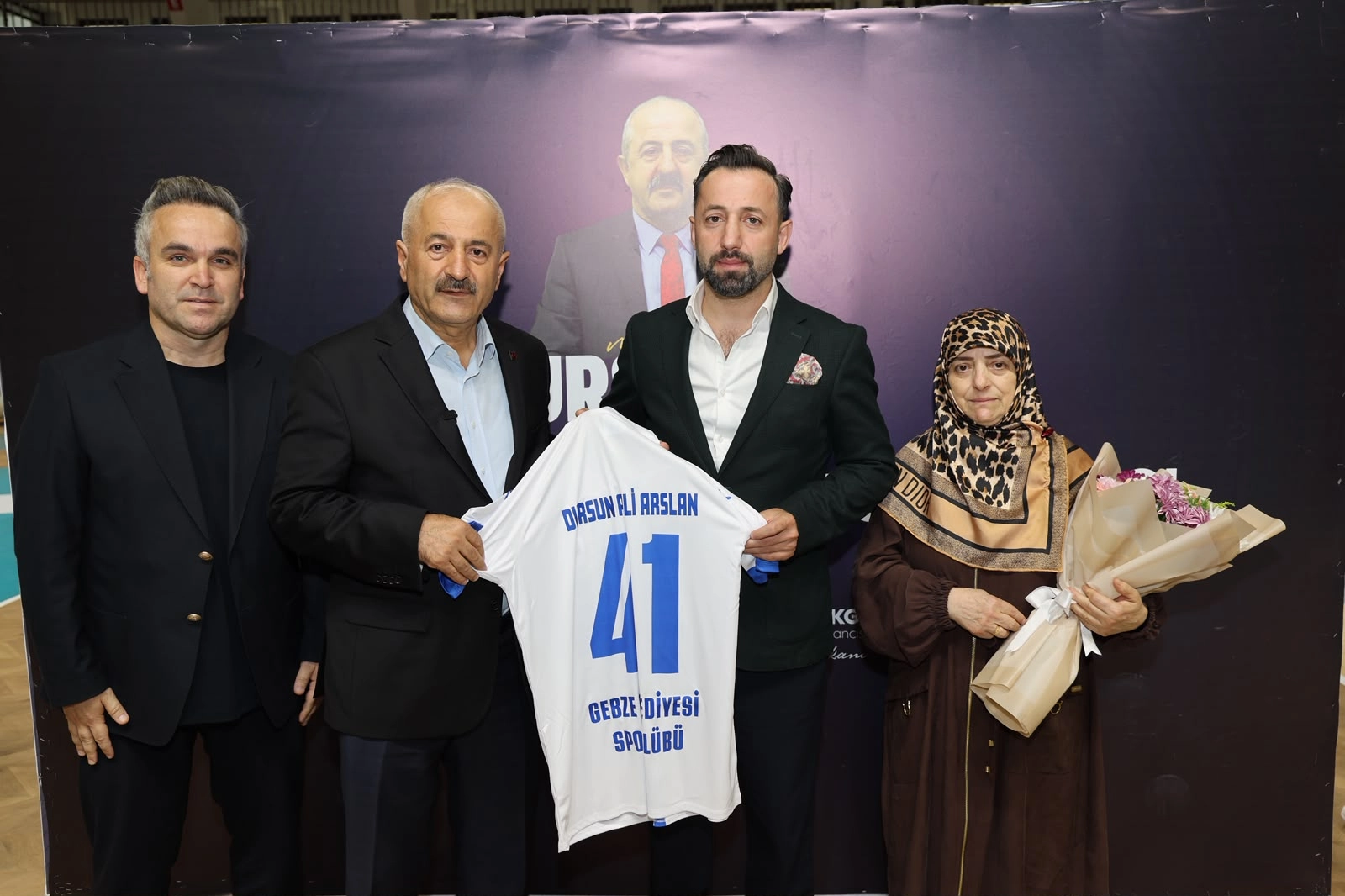 Gebze’de Dursun Ali Arslan Anısına Voleybol Turnuvası Başladı