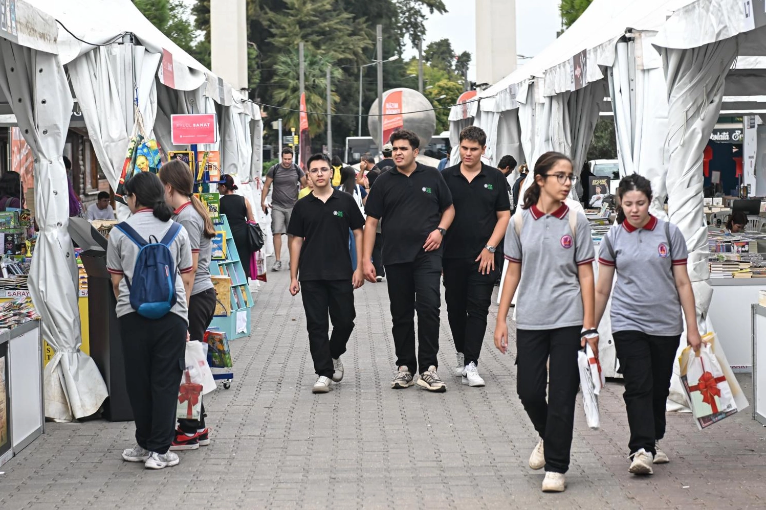 İZKİTAP Kültürpark’ta kitapseverleri buluşturuyor