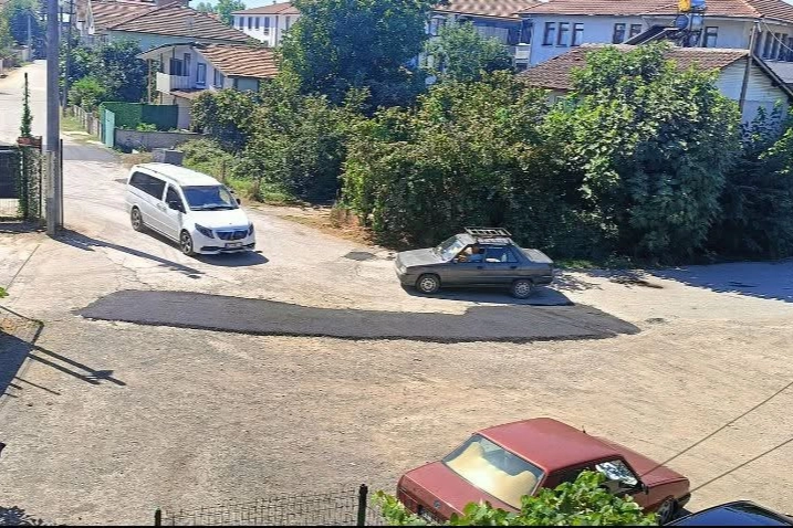 Düzce’de yarım kalan asfalt çalışması mahalle sakinlerinin tepkisine neden oldu