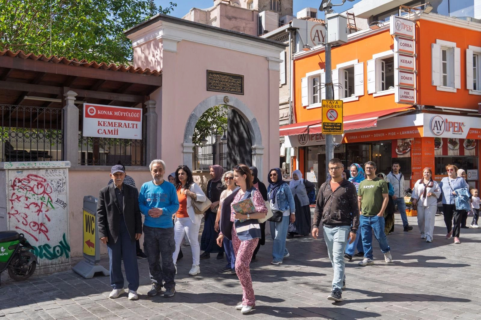 İzmir’in emeklileri kenti keşfediyor