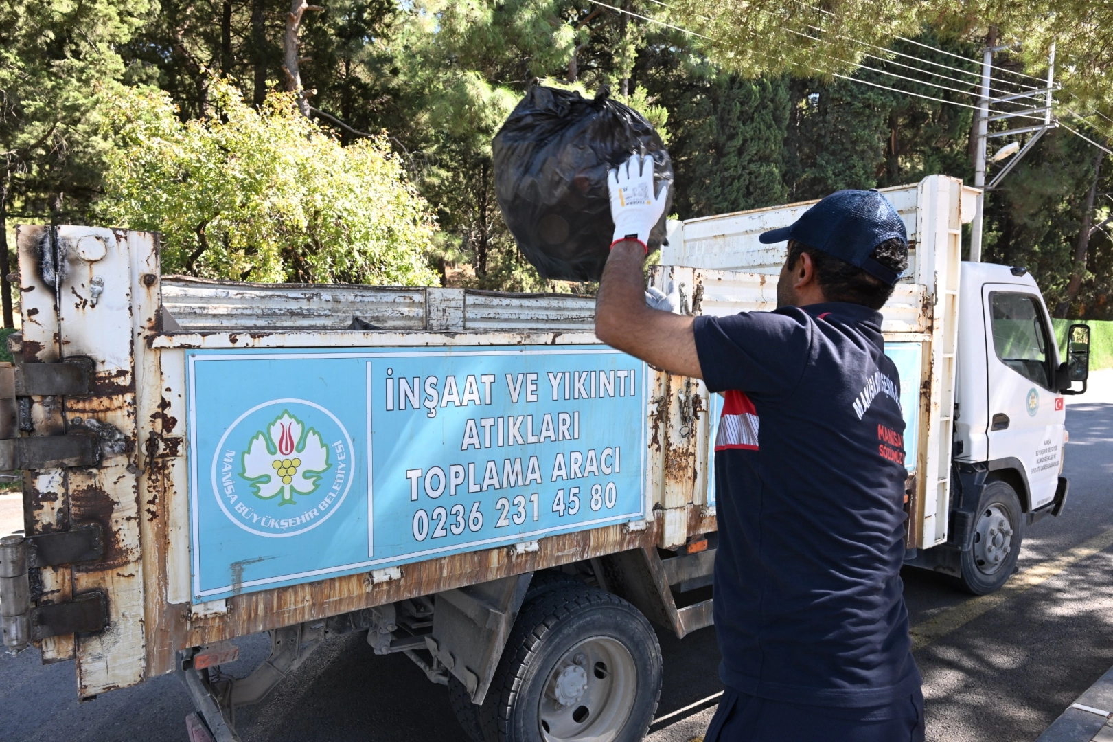 Manisa’da Spil Dağı yolunda temizlik çalışması